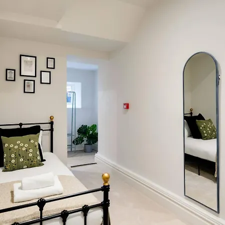 Stunning Clifton Garden Retreat Bristol