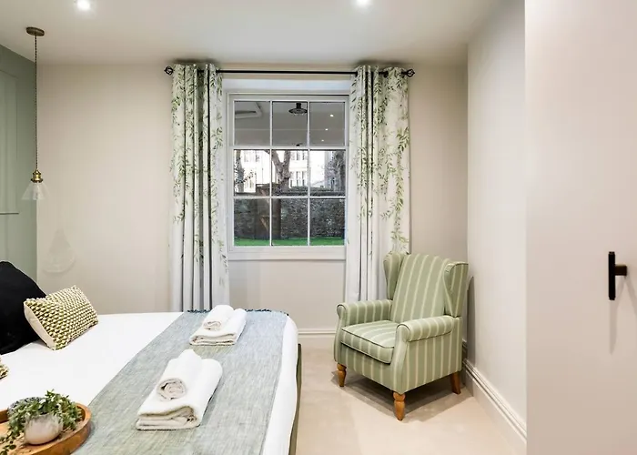 Stunning Clifton Garden Retreat * Bristol