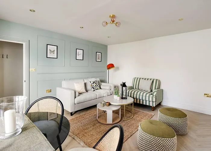 Stunning Clifton Garden Retreat *